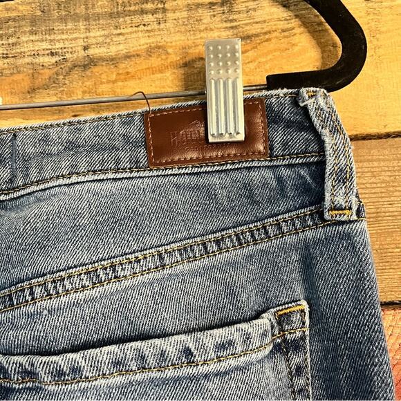 Hollister Distressed Ultra High Rise Mom Jeans Size 30/27 - Picture 8 of 10